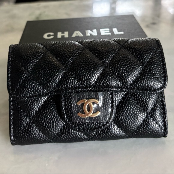 Chanel Caviar Quilted Flap Card holder like new condition in a box - Picture 2 of 9